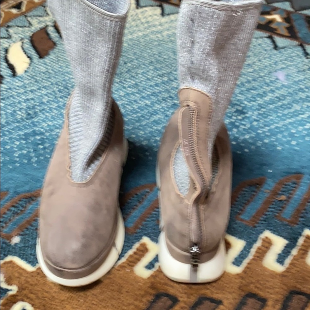 Boots - Picture 3 of 3